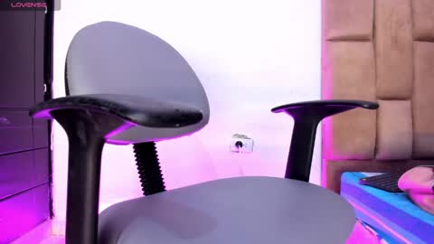 isa_lovestory online show from 15, 4, 2026