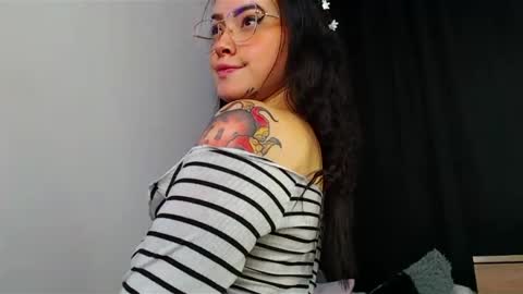 Snapshot of isa_maiden_ chatting on 20, 2, 2025 online show from 20, 2, 2025