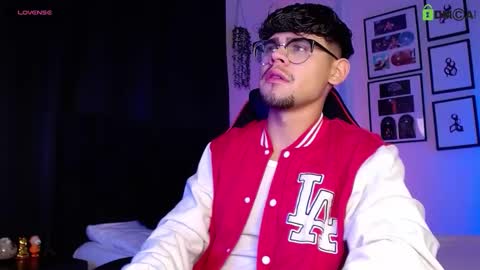 Snapshot of isaac_saenz chatting on 4, 12, 2025 Isaac Saenz. online show from 4, 12, 2025