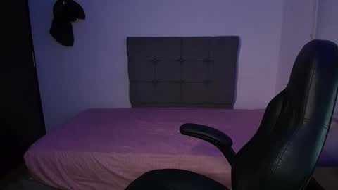 Snapshot of isaac_sttone01 chatting on 28, 5, 2026 muscle isaac online show from 28, 5, 2026