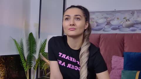 Snapshot of isabelasasha chatting on 21, 2, 2025 Isa online show from 21, 2, 2025