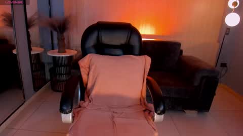 Isabel Bornner online show from 25, 1, 2025