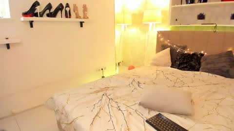 Snapshot of isabelkiss chatting on 7, 6, 2026 IsabelKiss online show from 7, 6, 2026