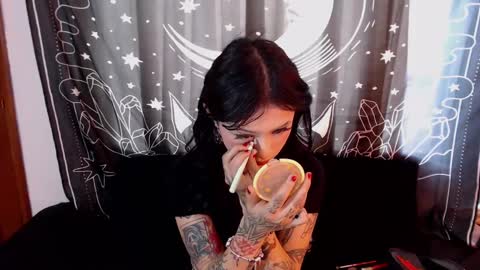 Snapshot of isabella__dark chatting on 2, 1, 2025 online show from 2, 1, 2025