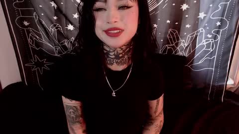 Snapshot of isabella__dark chatting on 2, 1, 2025 online show from 2, 1, 2025