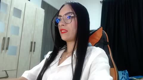 Snapshot of isabella_piercee chatting on 19, 5, 2026 isabella_piercee online show from 19, 5, 2026