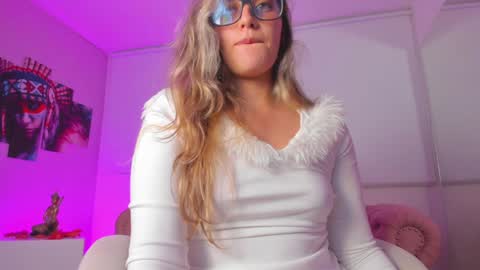 Isabella Rros online show from 31, 12, 2024