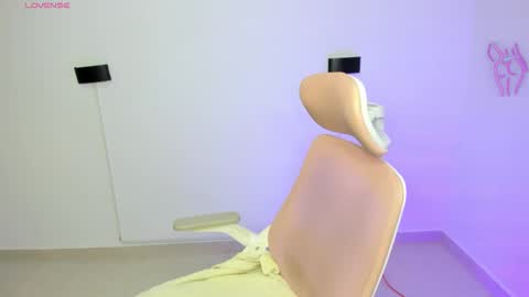 Isabella Thompson online show from 9, 1, 2026