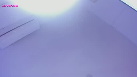 Snapshot of isabella_whiite chatting on 1, 2, 2025 Isabella White online show from 1, 2, 2025