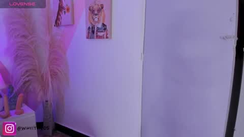 Isabella White online show from 15, 10, 2025