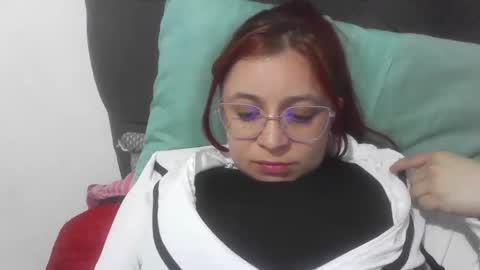Snapshot of isabellaa_hills_ chatting on 21, 10, 2025 isabellaa_hills_ online show from 21, 10, 2025