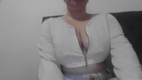 Snapshot of isabellaa_hills_ chatting on 11, 11, 2025 isabellaa_hills_ online show from 11, 11, 2025