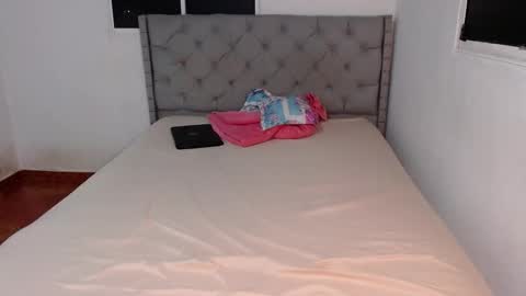 Snapshot of isabellaa_love_ chatting on 12, 10, 2025 IM ISABELLA online show from 12, 10, 2025
