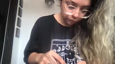 isabellaelizabeth online show from 3, 3, 2026