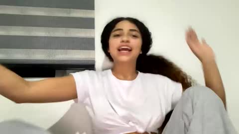 Isabella.. back again  online show from 17, 12, 2024