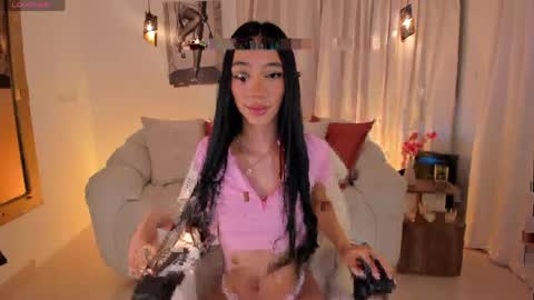 Snapshot of isabellalux_ chatting on 4, 5, 2026 ISABELLA online show from 4, 5, 2026