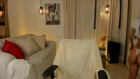 Snapshot of isabellalux_ chatting on 14, 5, 2026 ISABELLA online show from 14, 5, 2026
