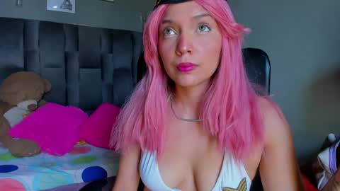 Snapshot of isabellamoons chatting on 24, 9, 2025 Isabella anal squirt latina colombian paisa online show from 24, 9, 2025