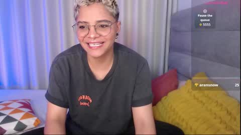 Isabella Mout  online show from 23, 11, 2025