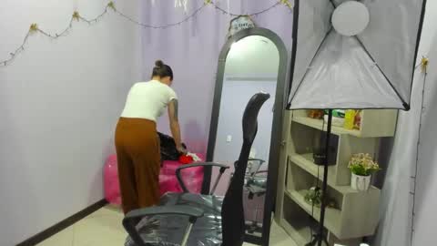 Snapshot of isabellasummer_ chatting on 16, 4, 2026 isebella online show from 16, 4, 2026
