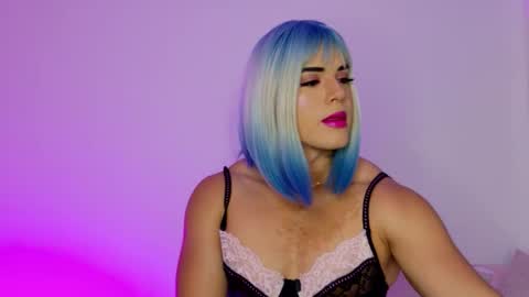 Isabella Hilton online show from 7, 2, 2026