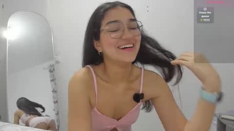 Snapshot of isasuarezzzz chatting on 21, 4, 2026 Isa Suarez online show from 21, 4, 2026