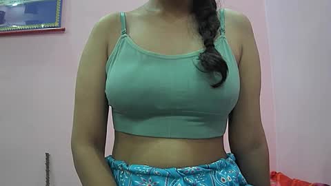 ishika_singh_ online show from 20, 10, 2025