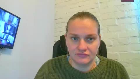 Snapshot of isingle_mom chatting on 14, 9, 2025 isingle_mom online show from 14, 9, 2025