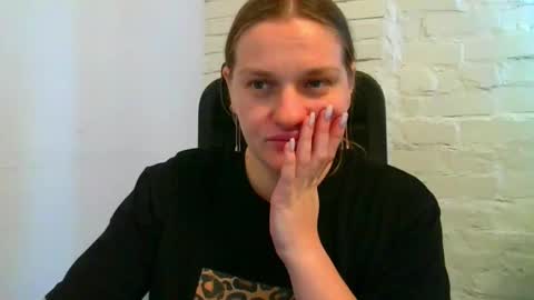 Snapshot of isingle_mom chatting on 14, 10, 2025 isingle_mom online show from 14, 10, 2025