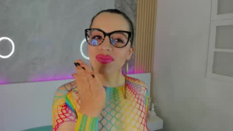 Isis Noir online show from 1, 10, 2025