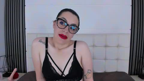 Isis Noir online show from 22, 11, 2025