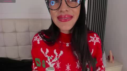 Isis Noir online show from 4, 12, 2025