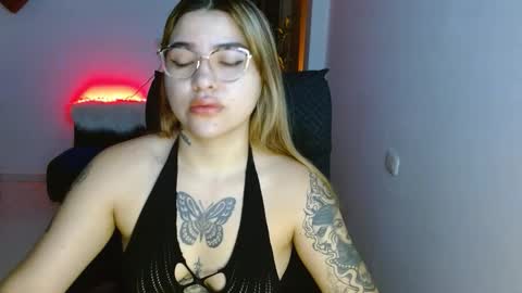 Snapshot of isla_bonitaa chatting on 13, 10, 2025 isa online show from 13, 10, 2025