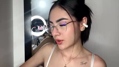 Snapshot of islacole chatting on 27, 10, 2025 Cute Isla  online show from 27, 10, 2025