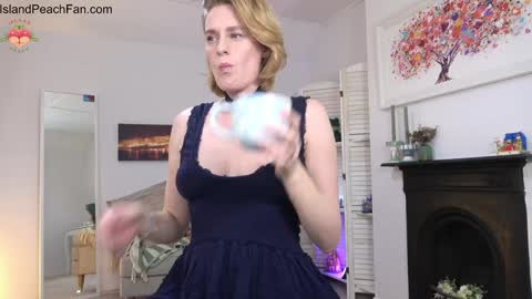 Lou  Peaches online show from 9, 11, 2025