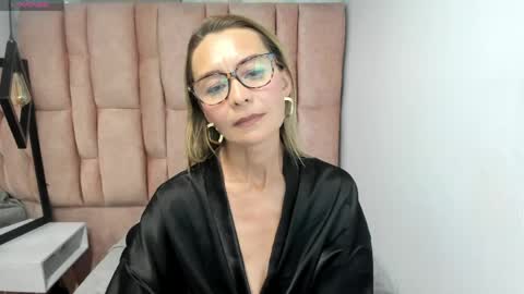 ISSA MILF online show from 18, 4, 2026