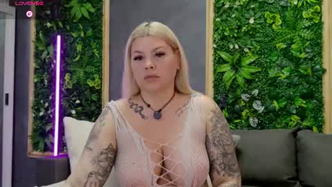 Snapshot of issaa20 chatting on 15, 6, 2026 Alisa online show from 15, 6, 2026