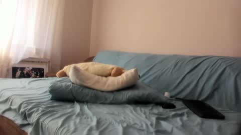 Issabelle online show from 9, 3, 2025