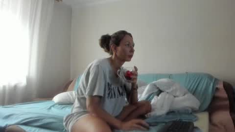 Snapshot of issabelle_69 chatting on 8, 7, 2026 Issabelle online show from 8, 7, 2026