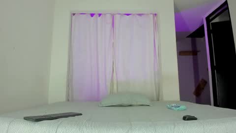 Snapshot of issalovexxx chatting on 6, 6, 2026 Isabella online show from 6, 6, 2026