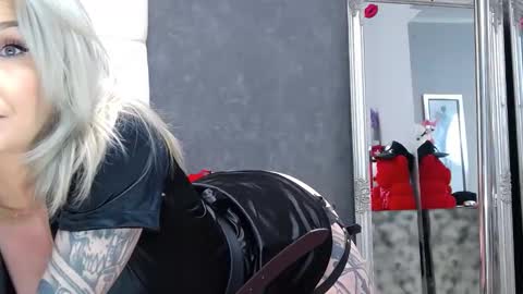 IssaSmyth online show from 9, 3, 2026