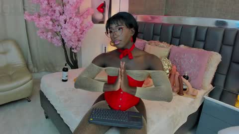Snapshot of isseymz chatting on 10, 12, 2024 Iseey online show from 10, 12, 2024