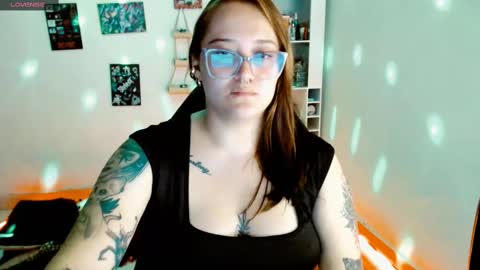 Yiz online show from 23, 2, 2025