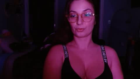 Snapshot of italiana25 chatting on 20, 12, 2024 Bella Bloom online show from 20, 12, 2024