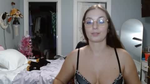 Snapshot of italiana25 chatting on 4, 1, 2025 Bella Bloom online show from 4, 1, 2025