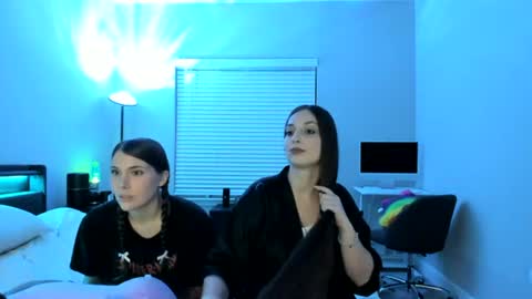 Snapshot of italiana25 chatting on 17, 7, 2026 Bella Bloom online show from 17, 7, 2026