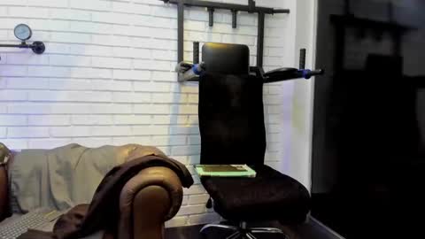 Italo Moore online show from 25, 10, 2025