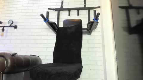 Italo Moore online show from 5, 11, 2025