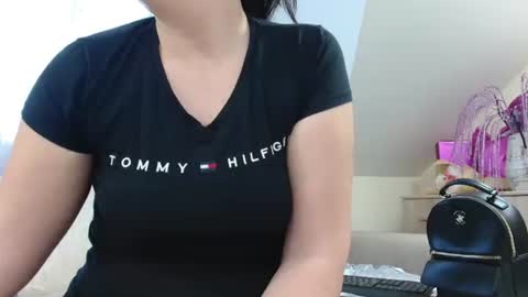 Busty mommy online show from 17, 12, 2025