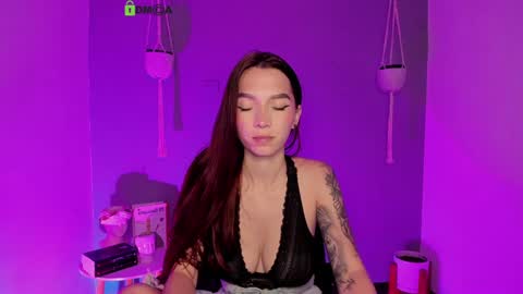 Snapshot of itscamill chatting on 5, 1, 2025 camill online show from 5, 1, 2025